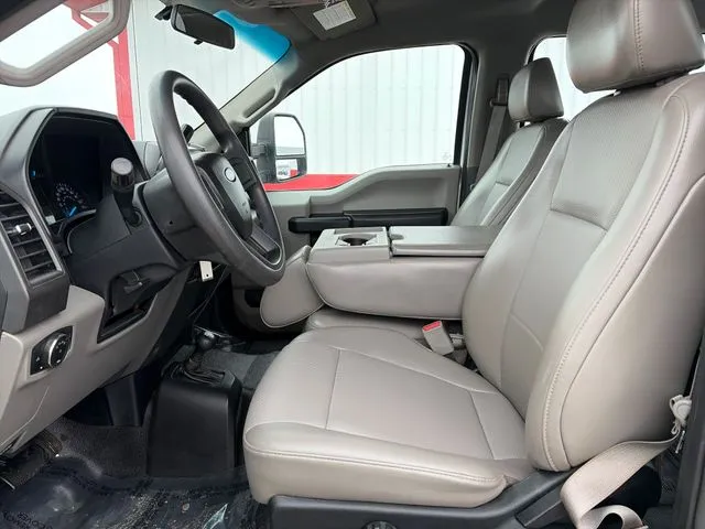 Ford F350SD photo 21