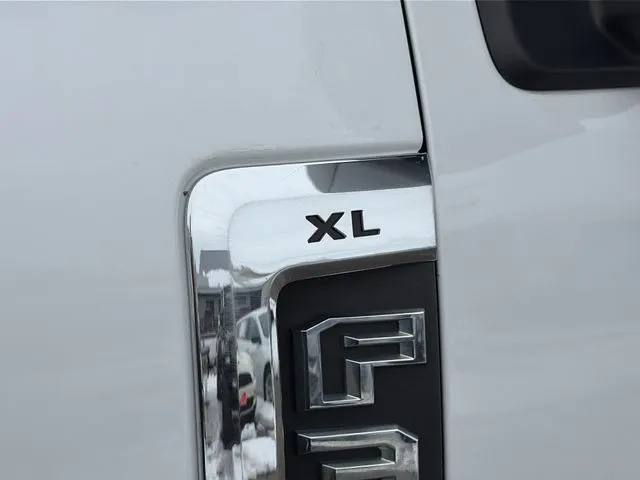 Ford F350SD photo 20