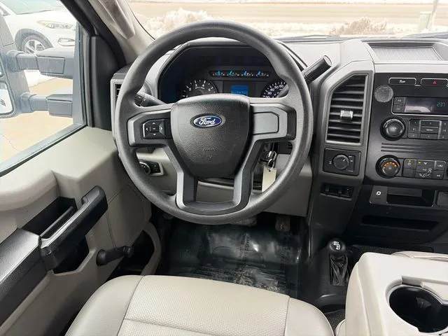Ford F350SD photo 28