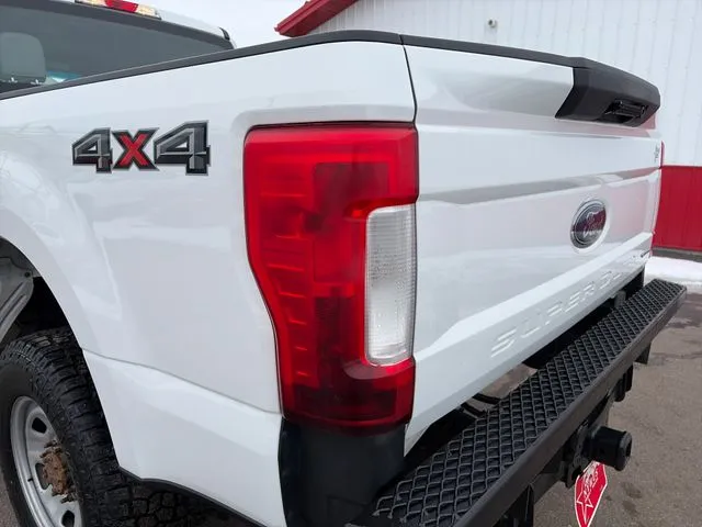 Ford F350SD photo 19