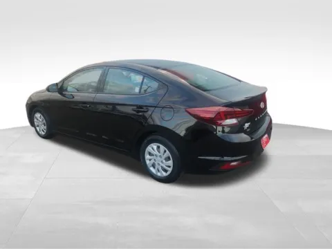 More photos of 2019 Hyundai Elantra SE at Nyhus Family Sales, MN