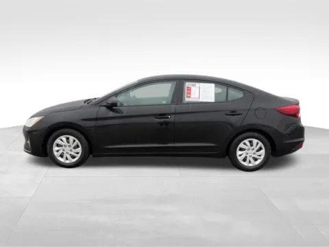 More photos of 2019 Hyundai Elantra SE at Nyhus Family Sales, MN