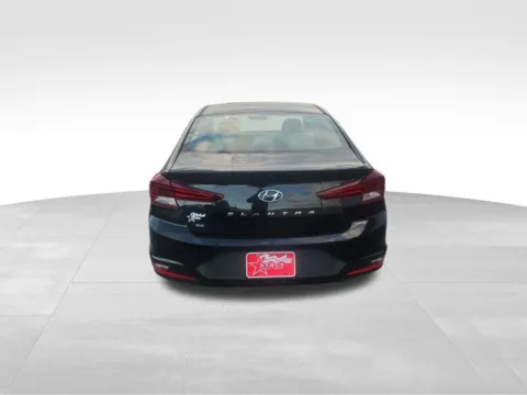 More photos of 2019 Hyundai Elantra SE at Nyhus Family Sales, MN