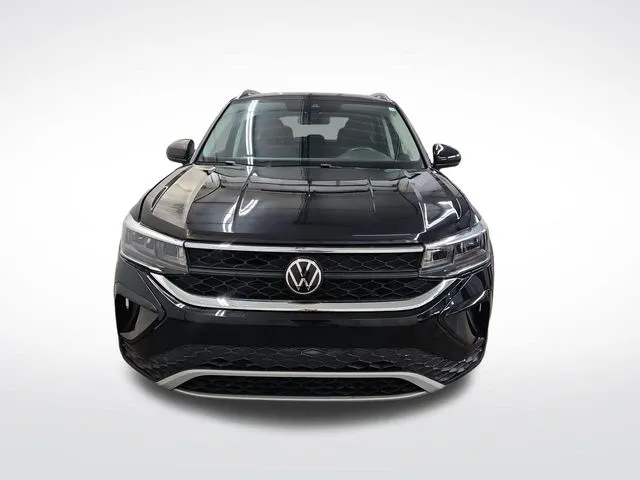 Volkswagen Taos photo 2