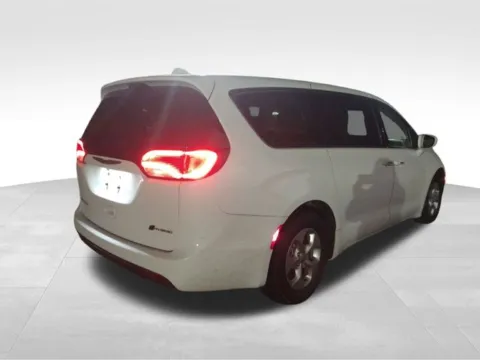 More photos of 2017 Chrysler Pacifica Hybrid Touring Plus at Nyhus Family Sales, MN