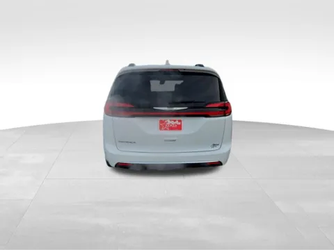 More photos of 2022 Chrysler Pacifica Touring L at Nyhus Family Sales, MN