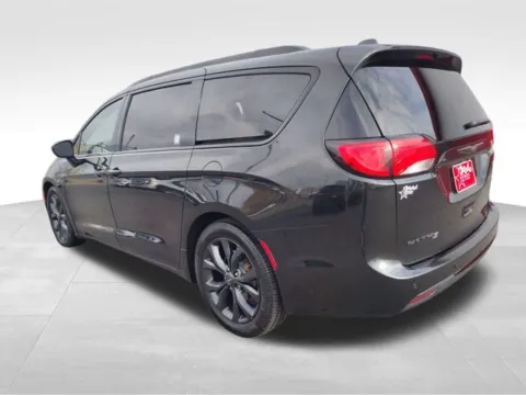 More photos of 2018 Chrysler Pacifica Touring Plus at Nyhus Family Sales, MN