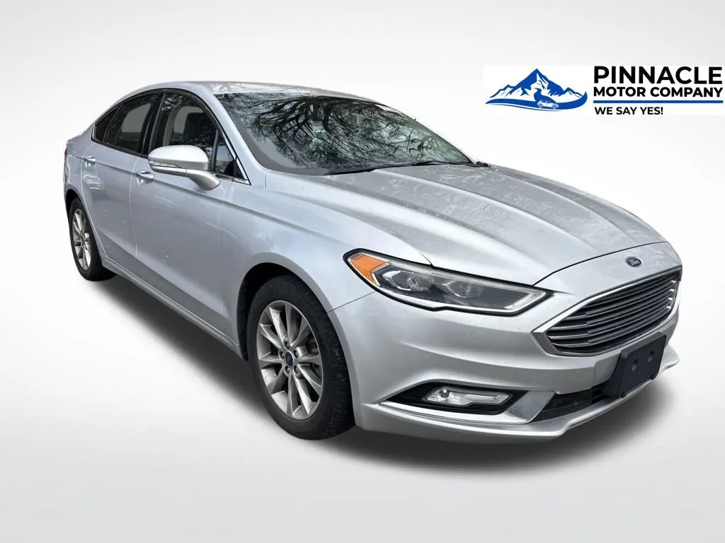 2017 Ford Fusion SE's photo