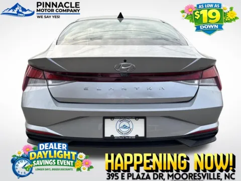 More photos of 2022 Hyundai Elantra SEL at Pinnacle Motor Company LKN, NC
