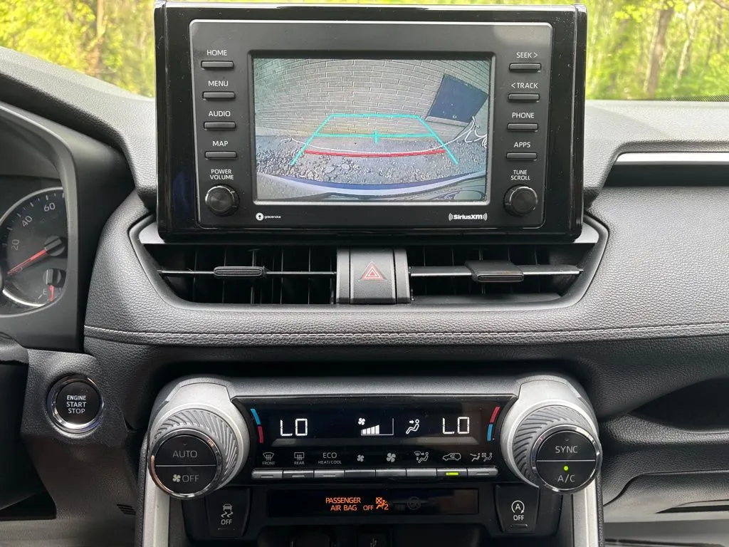 2021 Toyota RAV4 XLE - Photo 10