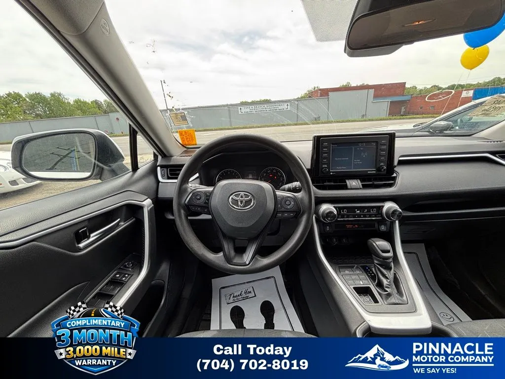 2021 Toyota RAV4 XLE - Photo 7