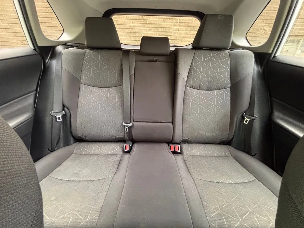 2021 Toyota RAV4 XLE - Photo 12