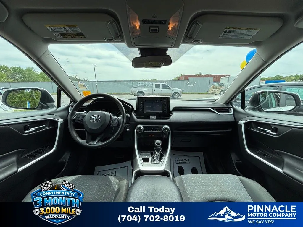 2021 Toyota RAV4 XLE - Photo 6