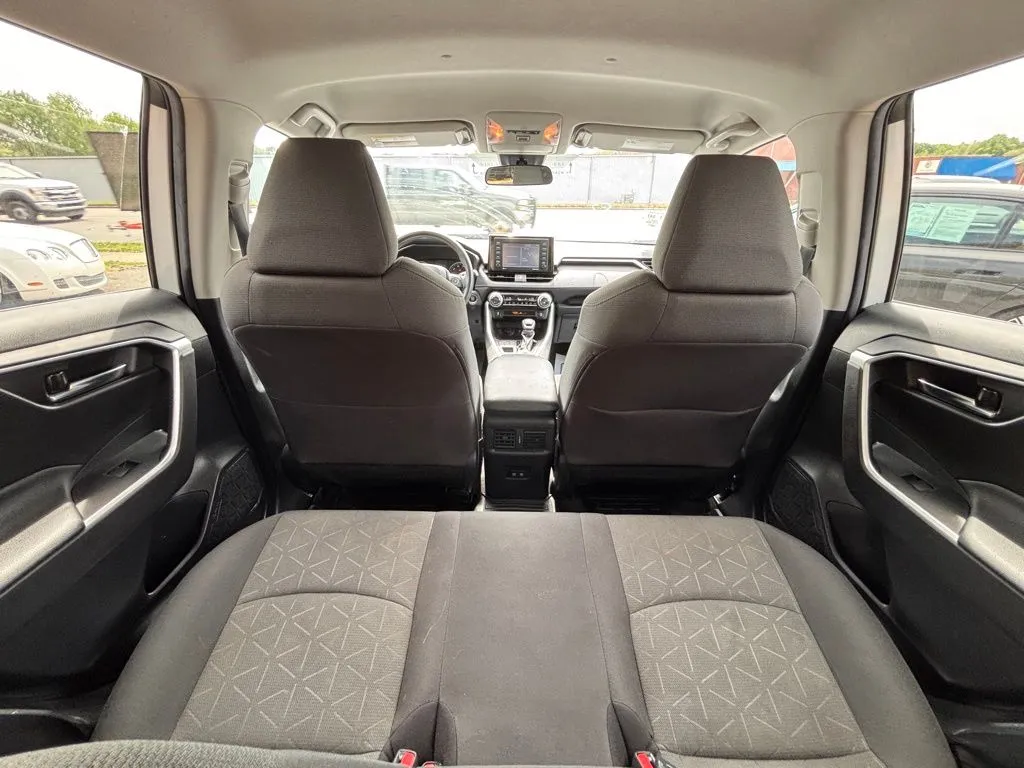 2021 Toyota RAV4 XLE - Photo 13