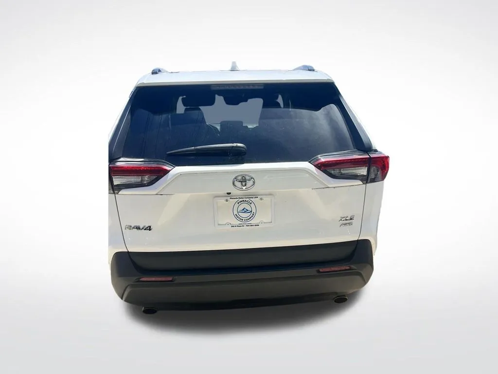 2021 Toyota RAV4 XLE - Photo 15