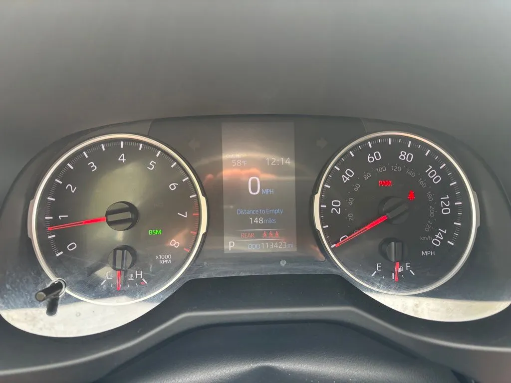 2021 Toyota RAV4 XLE - Photo 8
