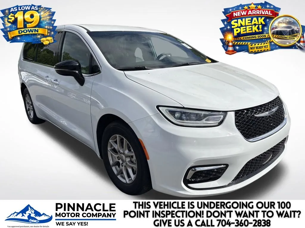 White 2025 Chrysler Pacifica Select for sale in Mooresville, NC
