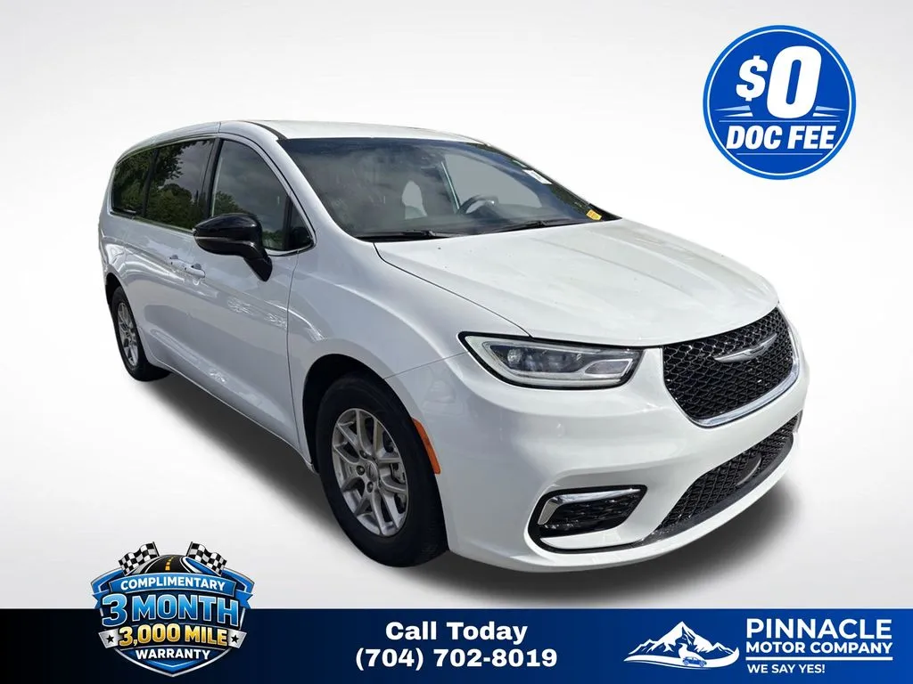 White 2025 Chrysler Pacifica Select for sale in Mooresville, NC