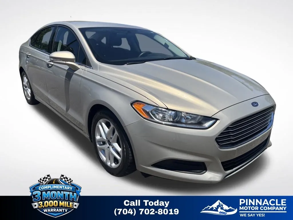 2015 Ford Fusion SE FWD's photo