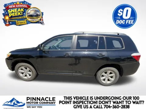 More photos of 2010 Toyota Highlander at Pinnacle Motor Company LKN, NC
