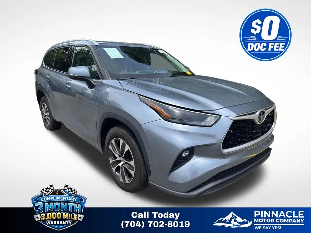 Blue 2022 Toyota Highlander XLE for sale in Mooresville, NC