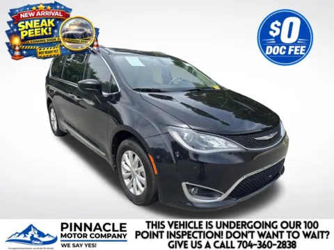 Black 2017 Chrysler Pacifica Touring L for sale in Mooresville, NC