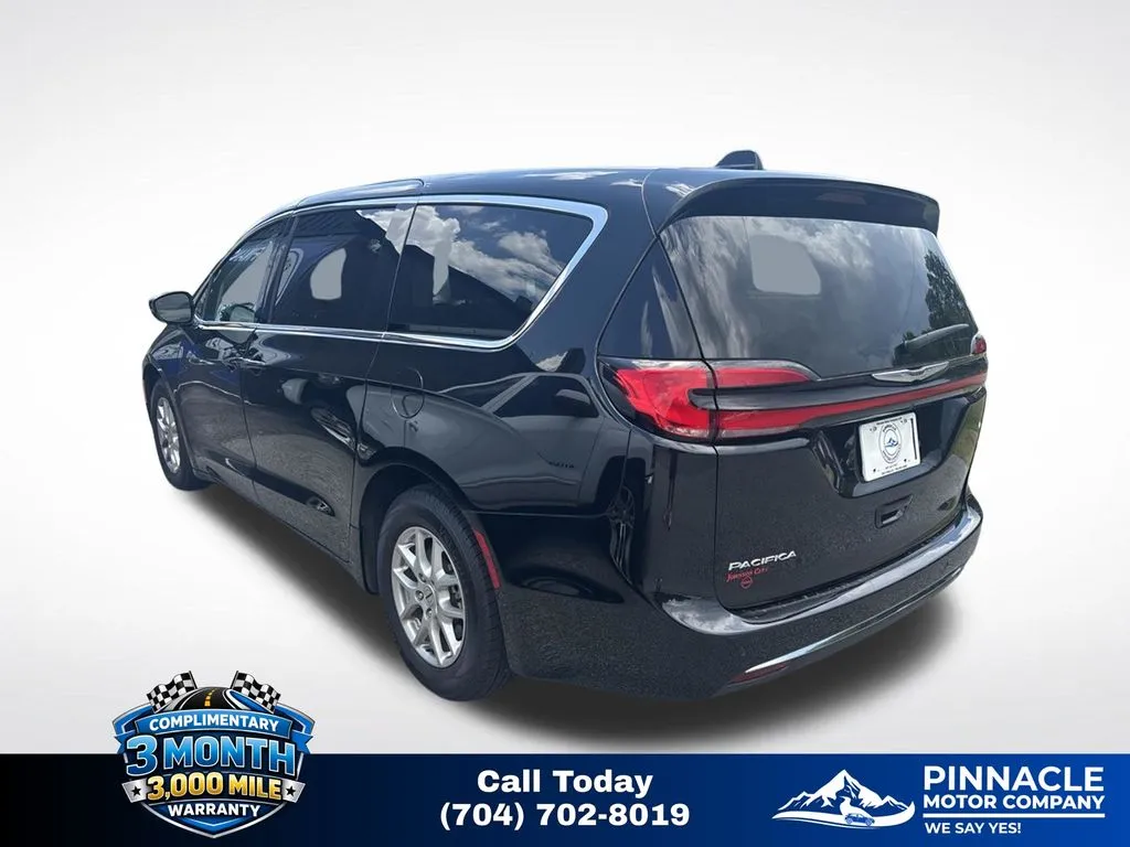 2024 Chrysler Pacifica Touring L - Photo 6