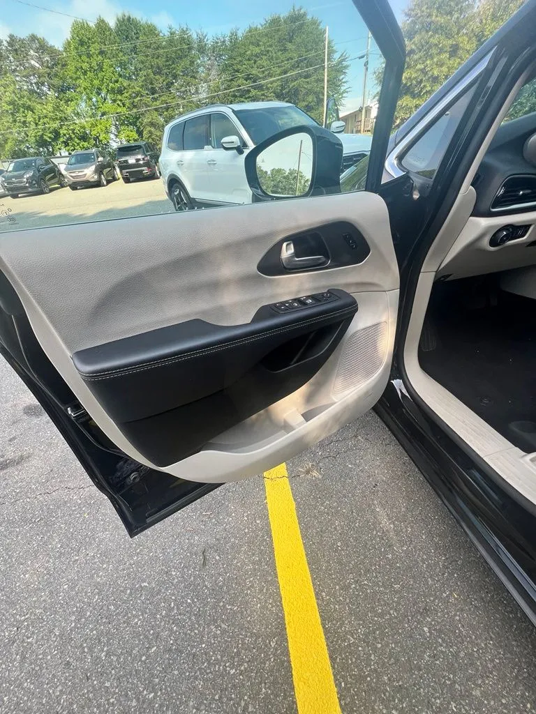 2024 Chrysler Pacifica Touring L - Photo 13