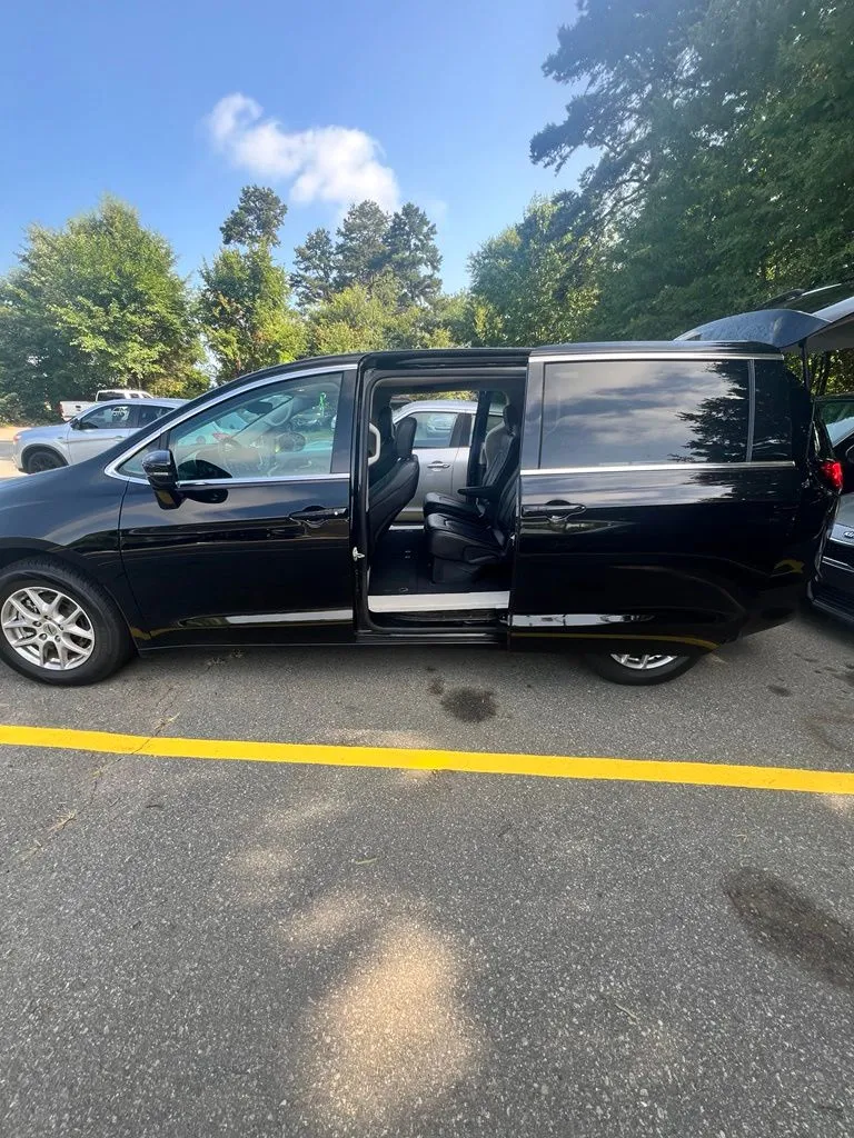 2024 Chrysler Pacifica Touring L - Photo 9