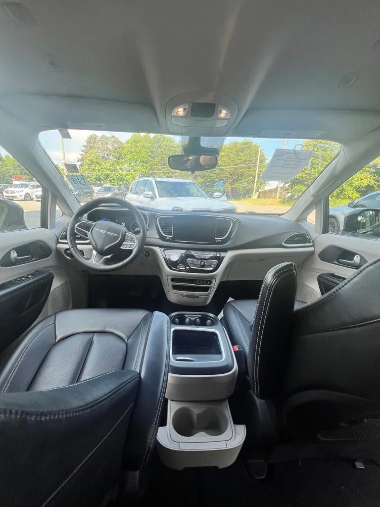 2024 Chrysler Pacifica Touring L - Photo 11