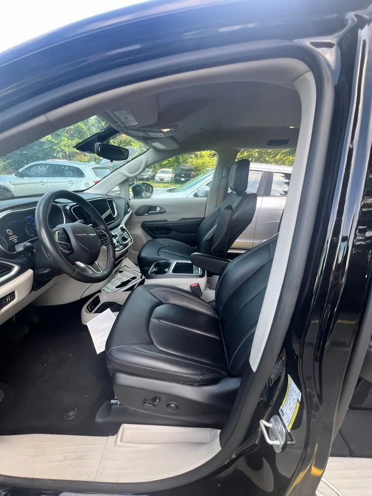 2024 Chrysler Pacifica Touring L - Photo 12