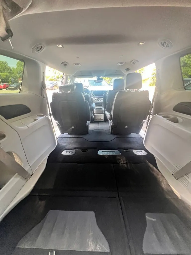 2024 Chrysler Pacifica Touring L - Photo 14