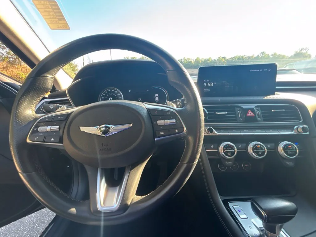 2023 GENESIS G70 Standard - Photo 11