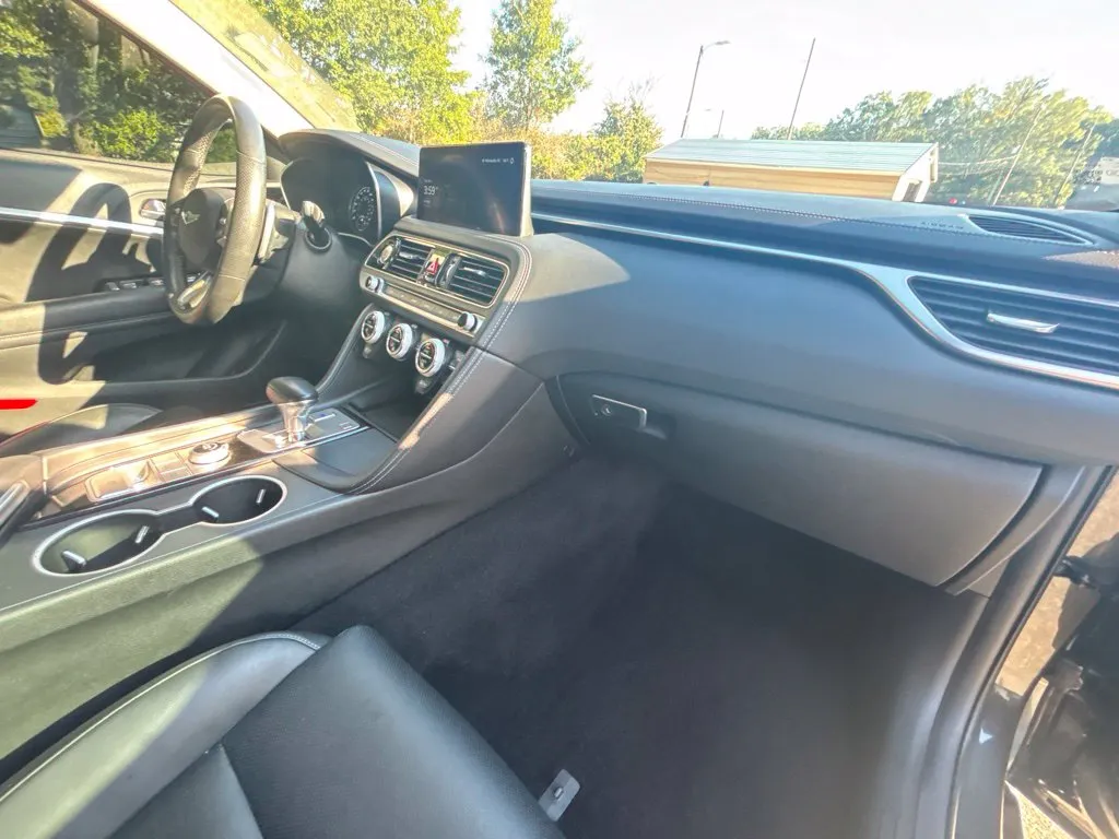 2023 GENESIS G70 Standard - Photo 19
