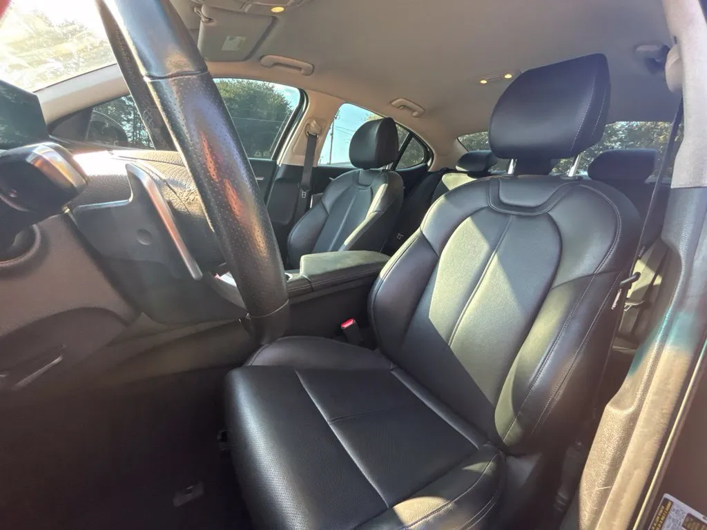 2023 GENESIS G70 Standard - Photo 14