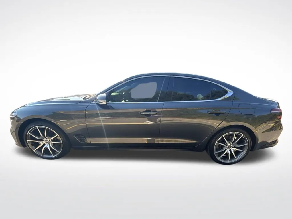 2023 GENESIS G70 Standard - Photo 8