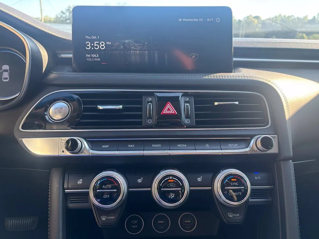 2023 GENESIS G70 Standard - Photo 13