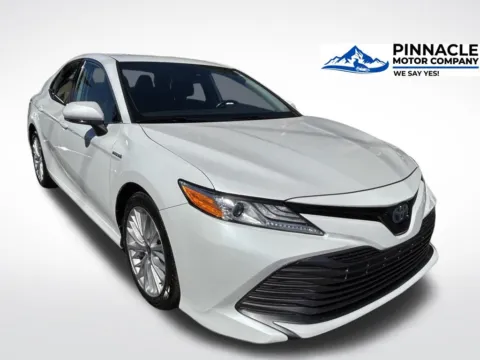 White 2020 Toyota Camry Hybrid XLE for sale in Mooresville, NC