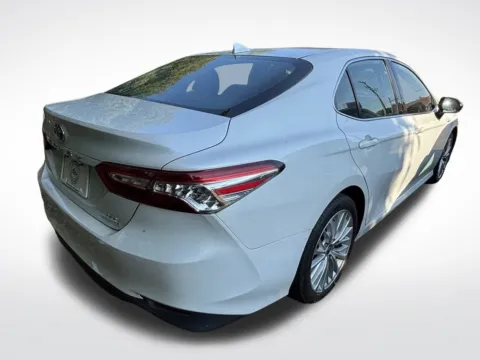More photos of 2020 Toyota Camry Hybrid XLE at Pinnacle Motor Company LKN, NC