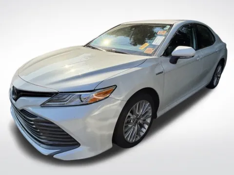 More photos of 2020 Toyota Camry Hybrid XLE at Pinnacle Motor Company LKN, NC