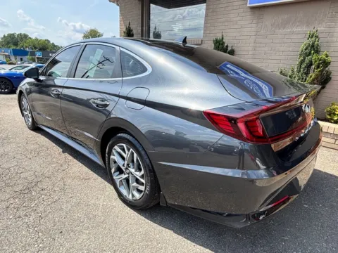 More photos of 2022 Hyundai Sonata SEL at Pinnacle Motor Company LKN, NC