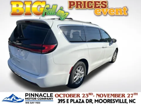 More photos of 2022 Chrysler Pacifica Touring L at Pinnacle Motor Company LKN, NC
