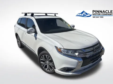 White 2017 Mitsubishi Outlander SE for sale in Mooresville, NC
