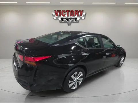 More photos of 2020 Nissan Altima 2.5 S 4dr Sedan at Victory Motors Lake Orion, MI