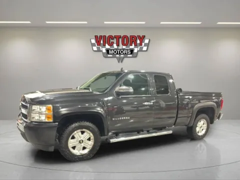 Black 2010 Chevrolet Silverado 1500 LT 4x4 4dr Extended Cab 6.5 ft. SB for sale in Lake Orion, MI