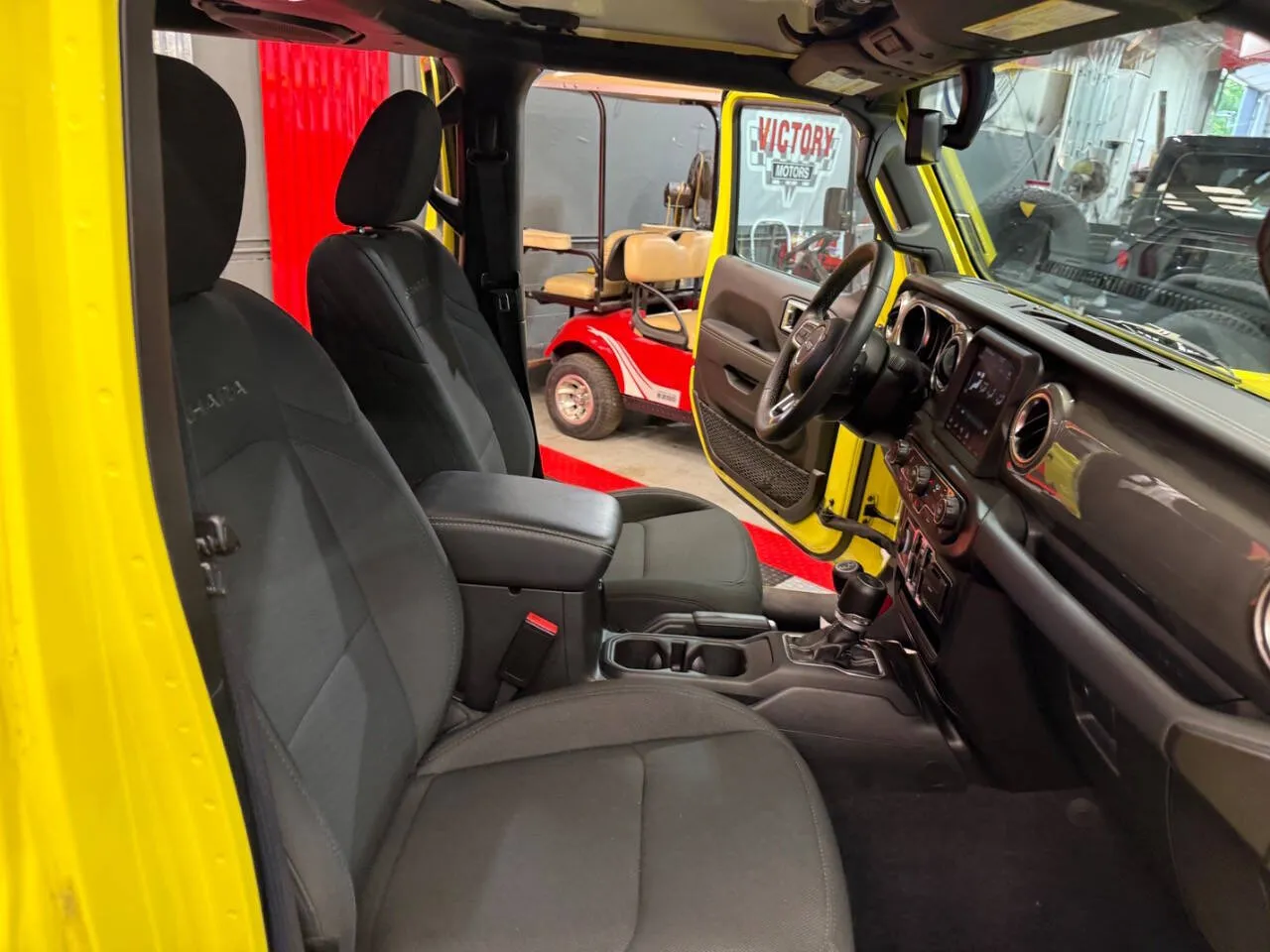 2023 Jeep Wrangler 4-Door Sahara - Photo 30