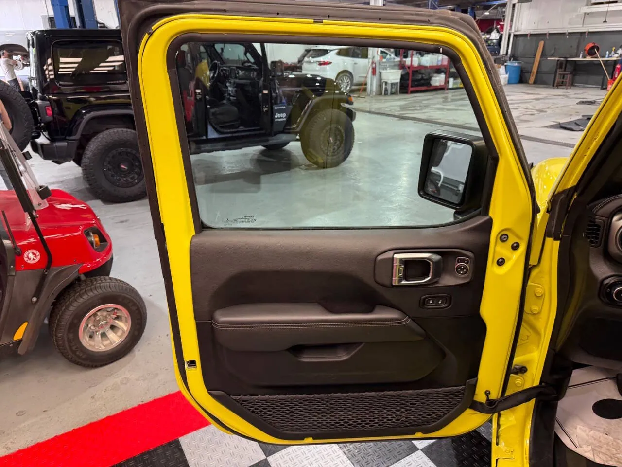 2023 Jeep Wrangler 4-Door Sahara - Photo 12