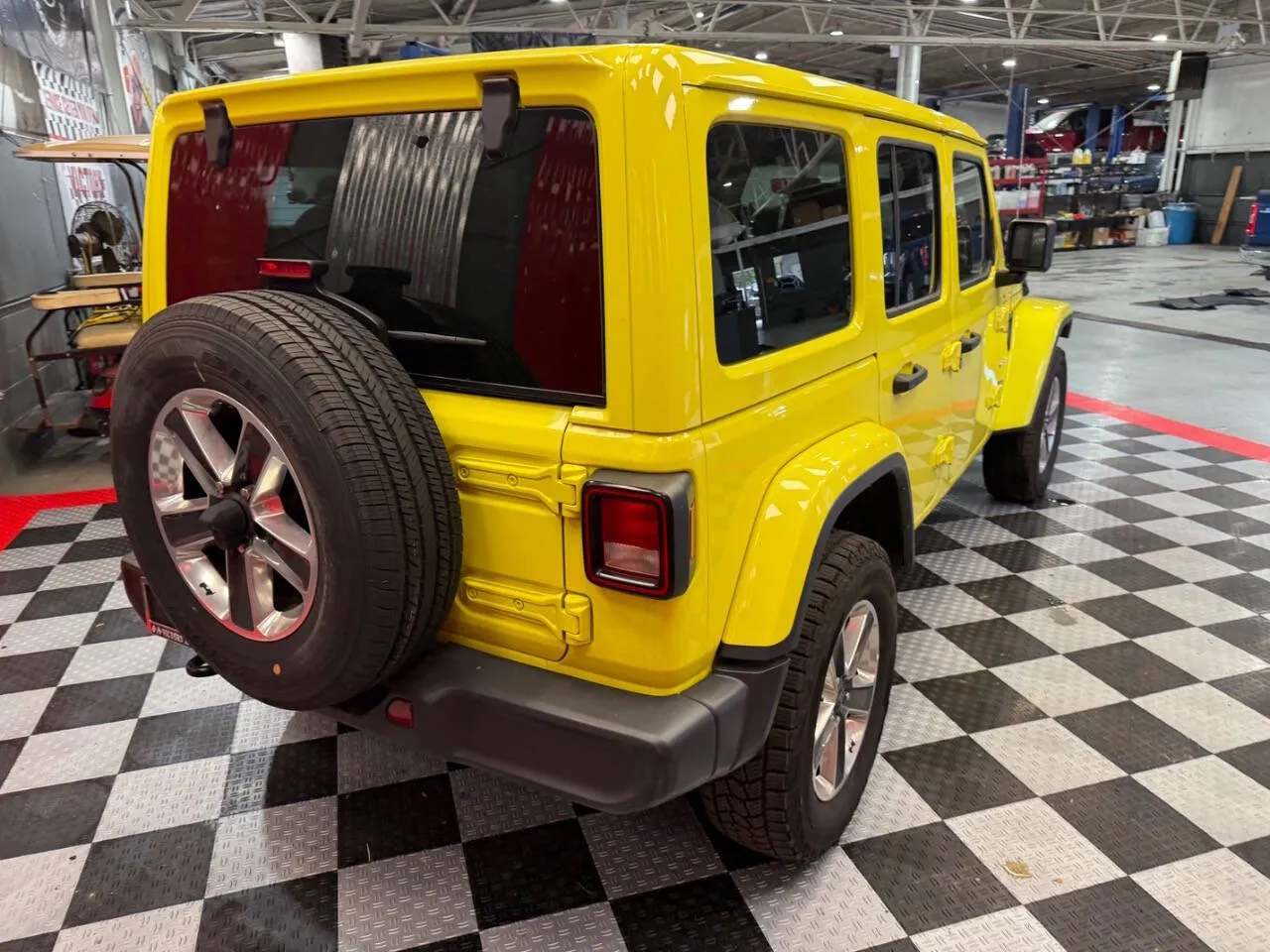2023 Jeep Wrangler 4-Door Sahara - Photo 10