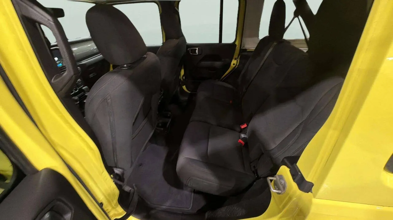 2023 Jeep Wrangler 4-Door Sahara - Photo 13