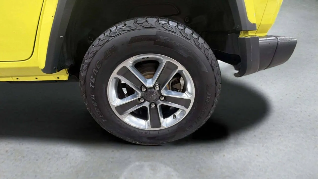 2023 Jeep Wrangler 4-Door Sahara - Photo 17